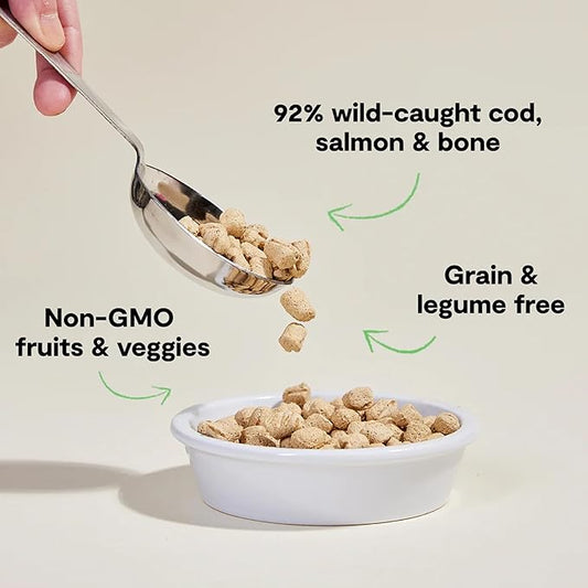 Open Farm, Freeze Dried Raw Cat Food, Complete Meal Morsels or Cat Treats with 92% Meat, Organs & Bone, Wild-Caught Salmon & Cod Recipe, 9oz Bag