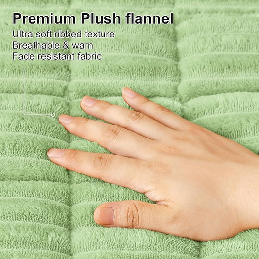 Smiry Couch Cover for Dogs, Non Slip Washable Sofa Protector for Pets, Soft Furniture Cover for Pet, Stylish Sofa Covers, Cozy Protect Against Fur, Dirt & Everyday Messes (Grass Green, 35.4" x 82.7")