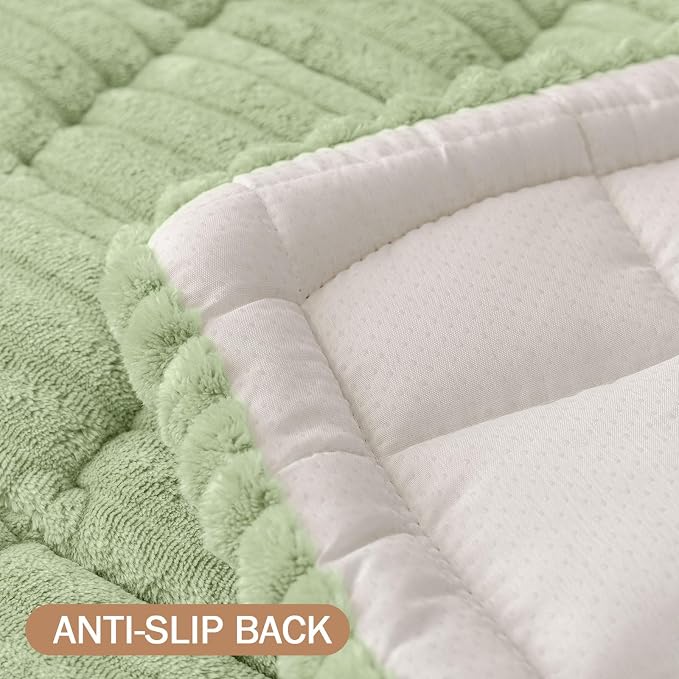 Smiry Couch Cover for Dogs, Non Slip Washable Sofa Protector for Pets, Soft Furniture Cover for Pet, Stylish Sofa Covers, Cozy Protect Against Fur, Dirt & Everyday Messes (Green, 27.6" x 70.9")