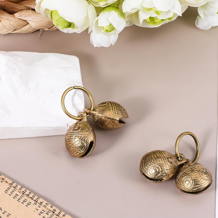 Styquenzer Copper Bell for Dog Collar, 4 PCS Brass Dog Bells Extra Loud Collar Bell for Pet Tracking Anti Lost Training Pets Pendant Accessories Anti Theft Bells for Little Dogs & Cats