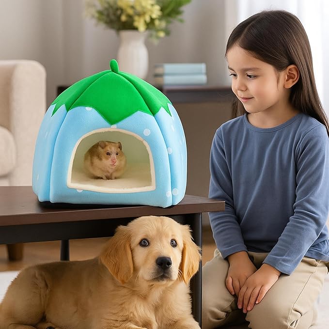 Guinea Pig Strawberry Bed, Plush Winter Hideout & Washable Cuddle Cave for Small Pets – Cute Berry-Shaped Cozy House for Hamsters, Rabbits & Chinchillas