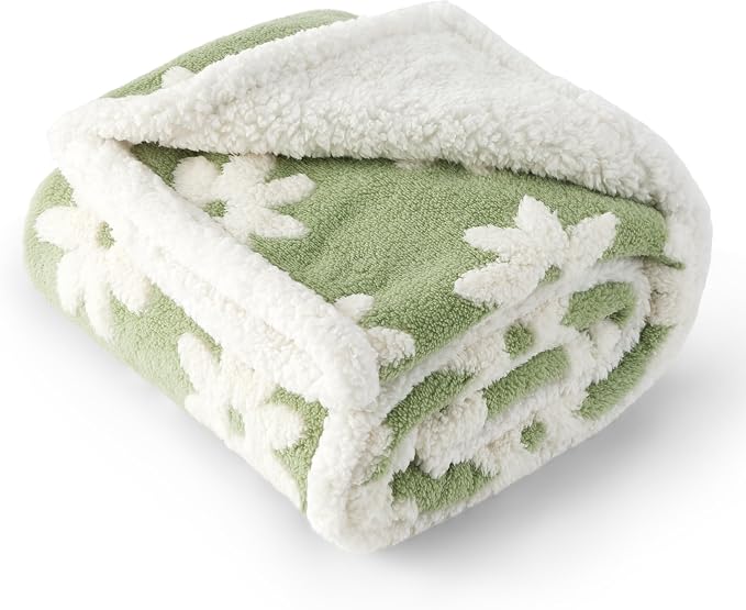 LE SURE Waterproof Dog Blanket for Large Dogs - Washable Double Sided Dog Blankets with Warm Jacquard Shag and Soft Sherpa Fleece, Pet Cat Blanket for Couch Protection, 3D Textured Cloud, Green