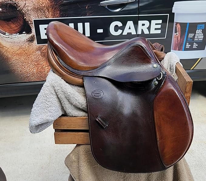 EQUI - CARE: Clean & Care Ointment. Tallow and Beeswax, Deeply Moisturize and Condition Your Leather tack and Equipment. Nourishing Ointment Keeps Leather Soft, Supple and Resistant to wear and Tear.
