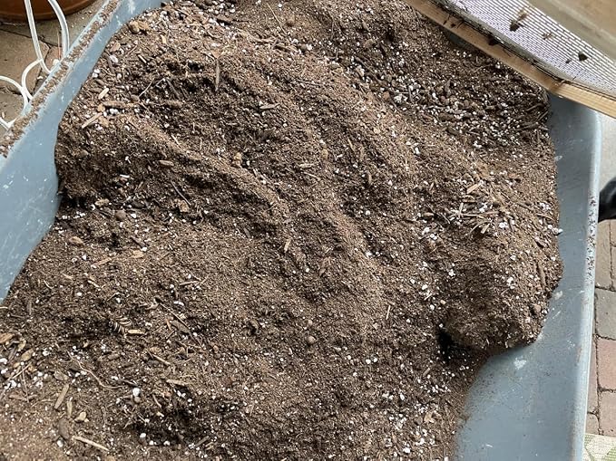 Voulosimi Metal Soil Sifter - 1/4" Mesh Screen Multi-Purpose Garden Sifter for Compost, Rock and Dirt - 11.8 x 9.8 inch