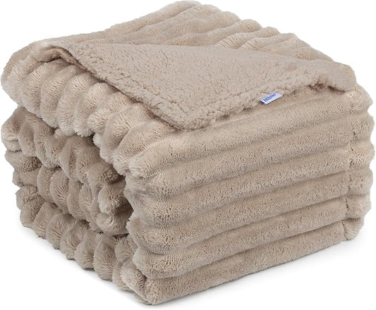 Waterproof Pet Blanket for Large Dogs & Cats - Reversible Calming Plush, Washable Furniture Cover for Couch, Bed, Car Seat, Blocks Leaks, Stains & Pet Fur (Line, 30"x40")